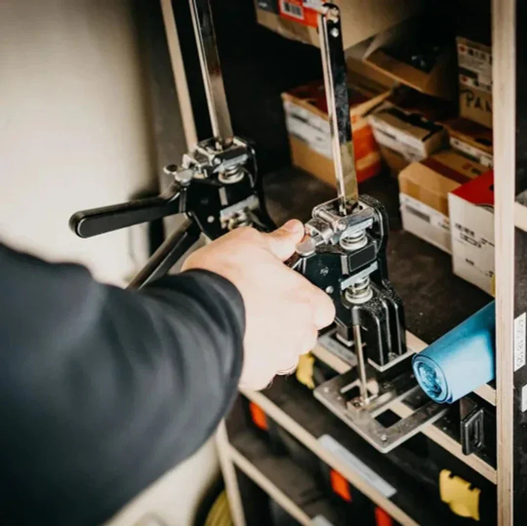 LABOR SAVING ARM - HAND LIFTING JACK TOOL