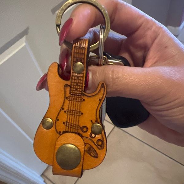 🔥Handmade limited edition-🎸Leather Guitar Pick holder keychain