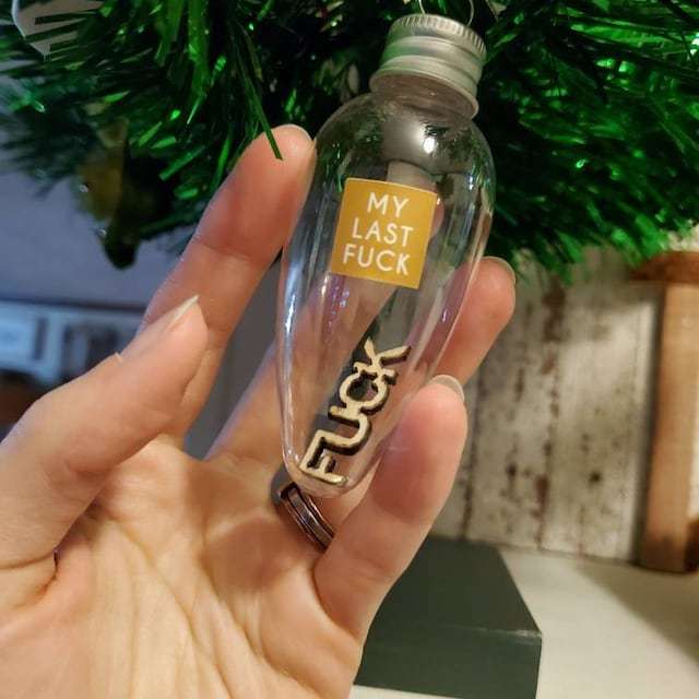 š¤£Last Fuck to Give Plastic Light Bulb Christmas Ornamentš