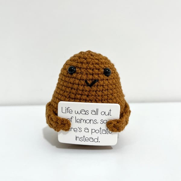 New Positive Energy Potato Hug Pocket Mini Handmade Plush Wool Knitting Doll with Card Funny Christams Gift Home Room Decoration