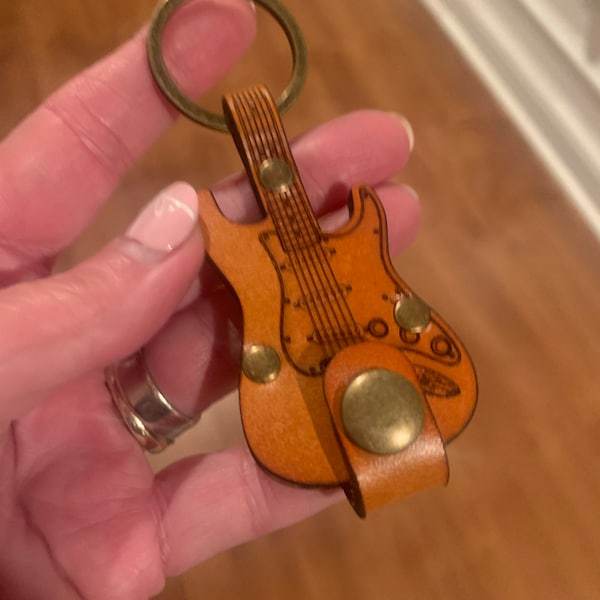 🔥Handmade limited edition-🎸Leather Guitar Pick holder keychain